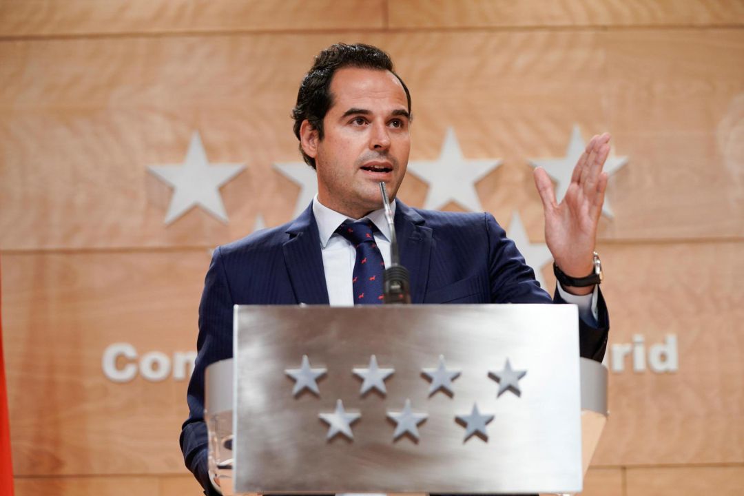 El vicepresidente madrileño, Ignacio Aguado, hace unas declaraciones durante la rueda de prensa posterior al Consejo de Gobierno de la Comunidad de Madrid este miércoles. El vicepresidente madrileño, Ignacio Aguado, hace unas declaraciones durante la rueda de prensa posterior al Consejo de Gobierno de la Comunidad de Madrid este miércoles.