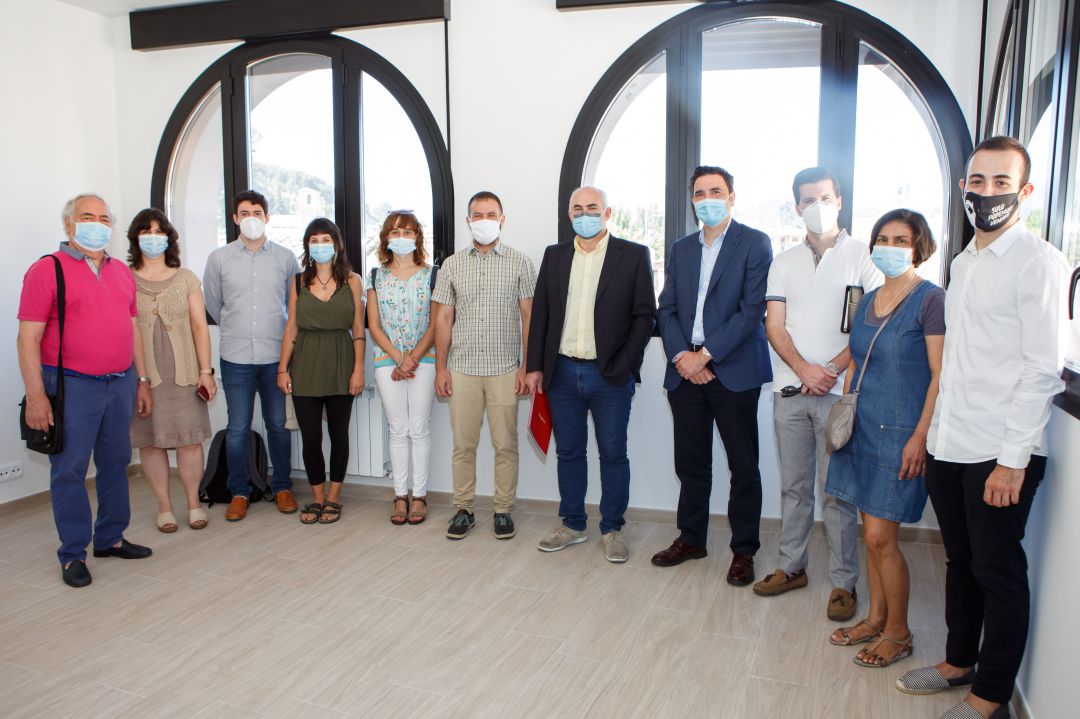 El vicepresidente Aierdi, junto al alcalde de Estella-Lizarra, Koldo Leoz, y el gerente de Nasuvinsa, Alberto Bayona y resto de autoridades en la visita a la rehabilitación del antiguo hospital El vicepresidente Aierdi, junto al alcalde de Estella-Lizarra, Koldo Leoz, y el gerente de Nasuvinsa, Alberto Bayona y resto de autoridades en la visita a la rehabilitación del antiguo hospital