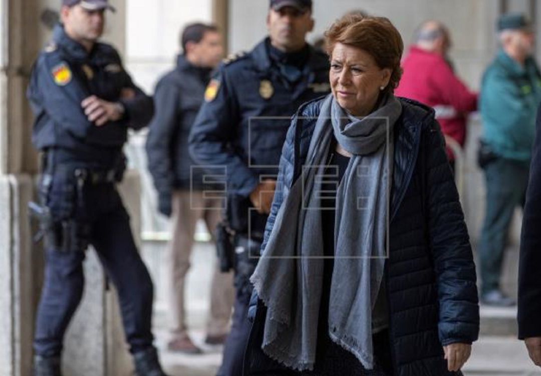 Magdalena Álvarez a su llegada a la Audiencia de Sevilla Magdalena Álvarez a su llegada a la Audiencia de Sevilla