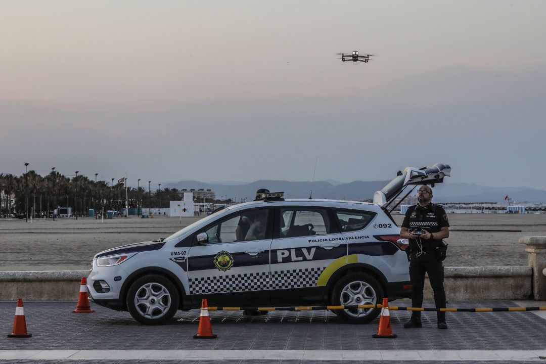 Casi 200 agentes de Policía Local participaron en el dispositivo especial para evitar aglomeraciones en la noche de San Juan. Casi 200 agentes de Policía Local participaron en el dispositivo especial para evitar aglomeraciones en la noche de San Juan.