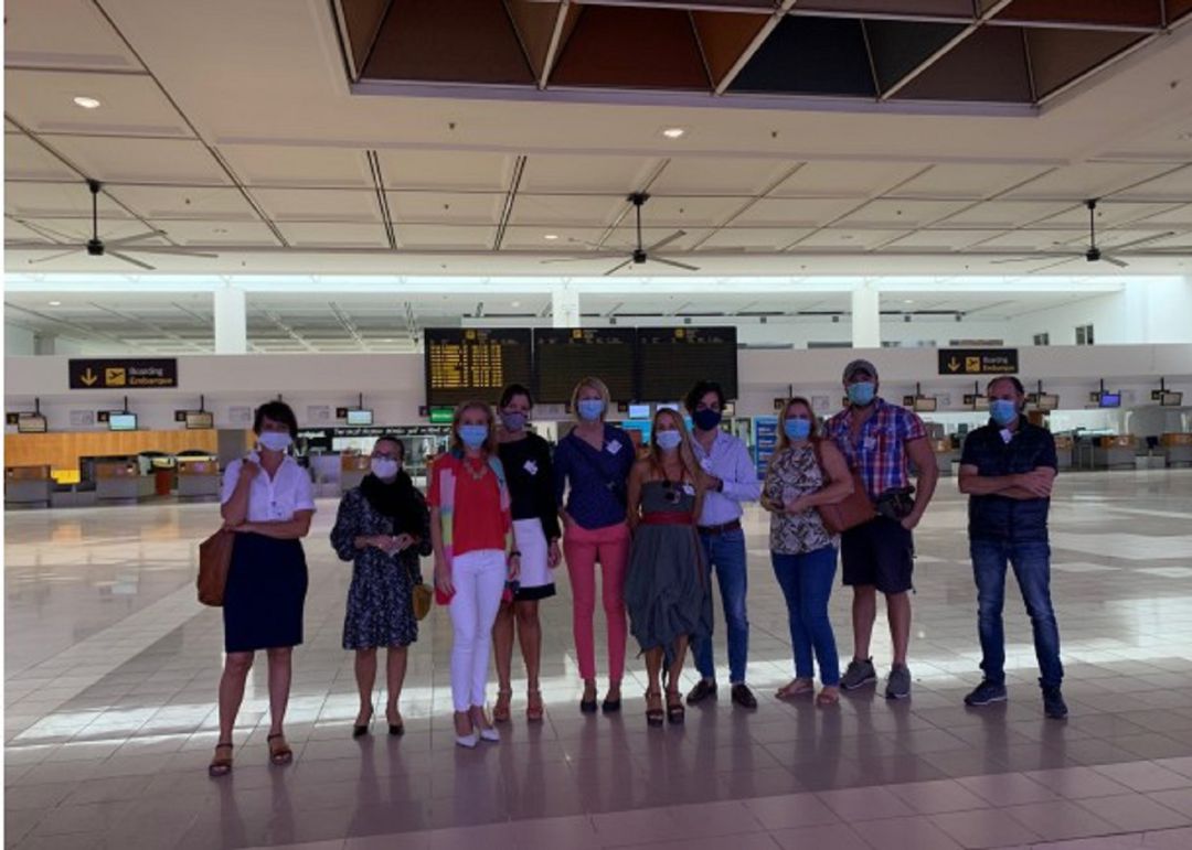 Representantes de la Federación Turística de Lanzarote y de la Asociación de Agencias de Viajes y Touroperadores en el aeropurto César Manrique. Representantes de la Federación Turística de Lanzarote y de la Asociación de Agencias de Viajes y Touroperadores en el aeropurto César Manrique.