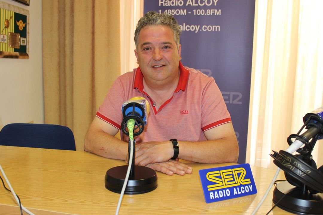El alcalde de Muro, Gabriel Tomás, en los estudios de esta emisora El alcalde de Muro, Gabriel Tomás, en los estudios de esta emisora