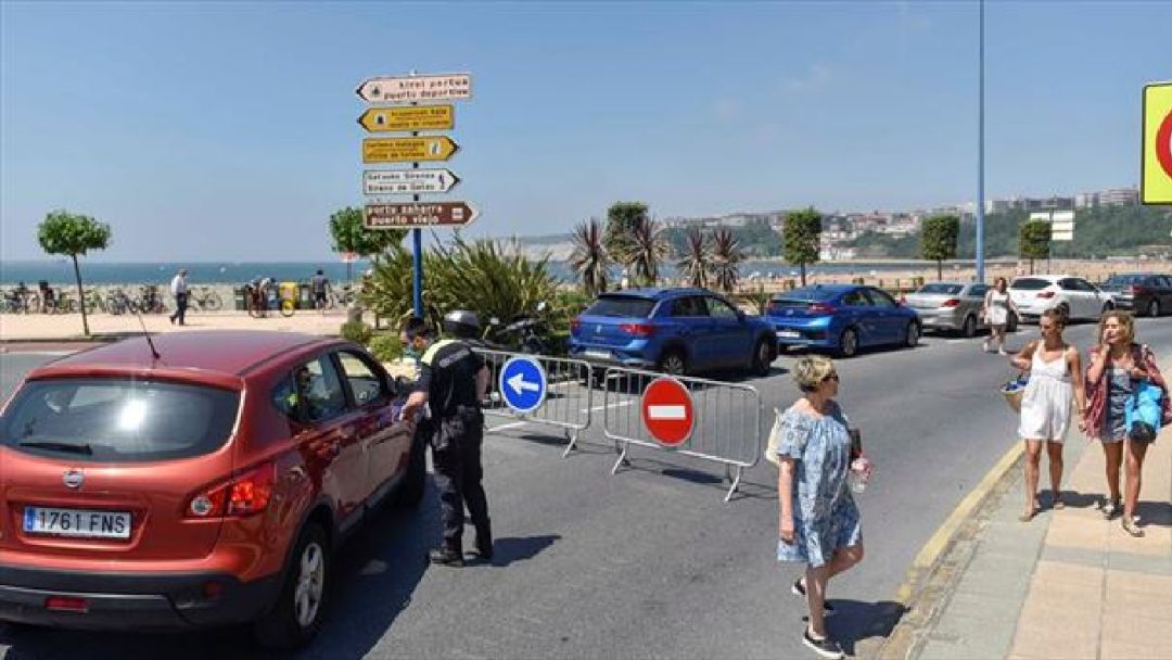 La nueva zona de estacionamiento regulado en la zona de Ereaga estará en funcionamiento de junio a septiembre y dispone de 650 plazas desde Arriluze hasta el Puerto Viejo La nueva zona de estacionamiento regulado en la zona de Ereaga estará en funcionamiento de junio a septiembre y dispone de 650 plazas desde Arriluze hasta el Puerto Viejo