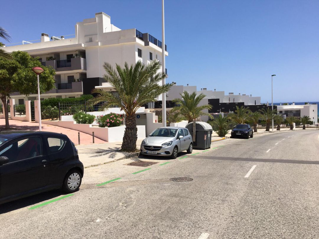 Zona verde de aparcamiento en rotación en Arenales Zona verde de aparcamiento en rotación en Arenales