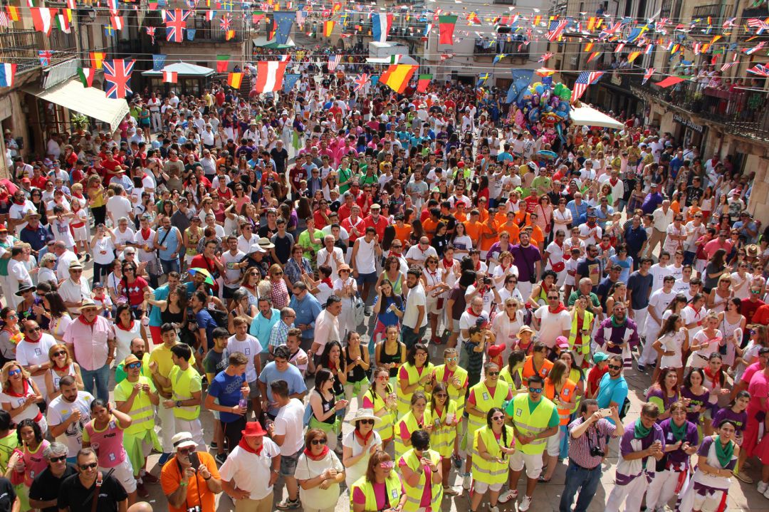 Las peñas se congregan en el pregón de las fiestas de Sepúlveda en años anteriores Las peñas se congregan en el pregón de las fiestas de Sepúlveda en años anteriores