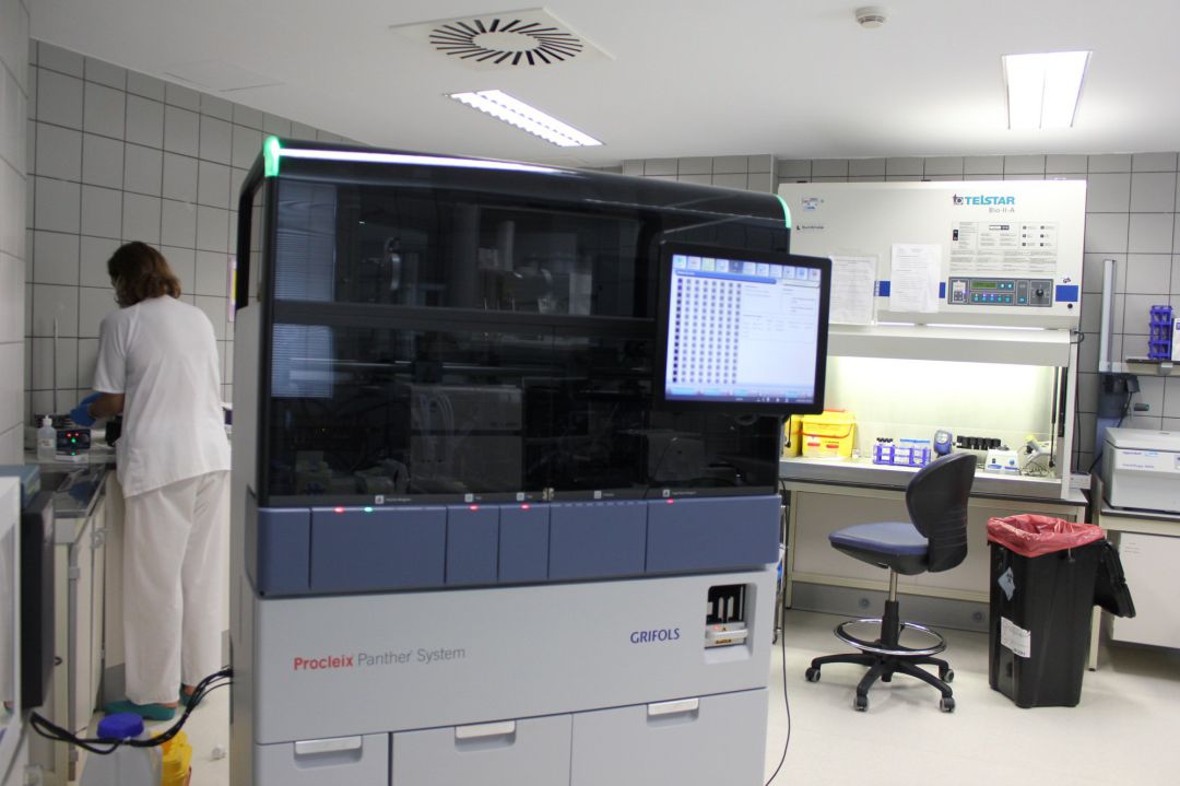 Nuevo equipo de análisis de pruebas PCR en el Hospital General de Segovia.
Nuevo equipo de análisis de pruebas PCR en el Hospital General de Segovia.