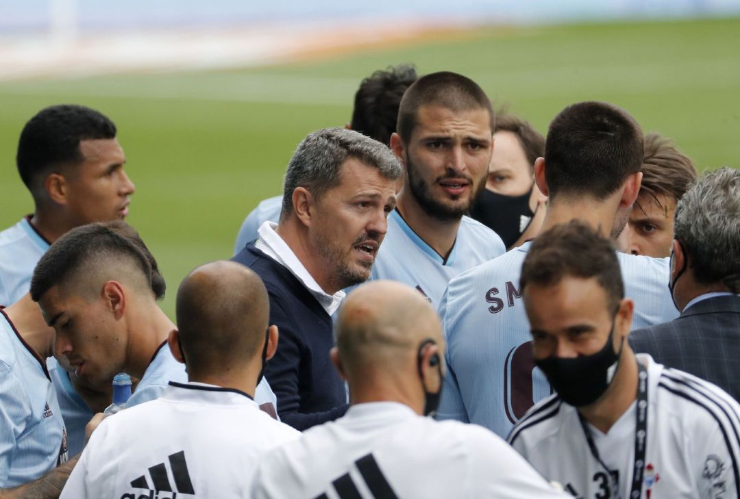 Oscar García Yunyent, da instrucciones a los jugadores durante el partido de LaLiga Santander frente al Deportivo Alavés Oscar García Yunyent, da instrucciones a los jugadores durante el partido de LaLiga Santander frente al Deportivo Alavés