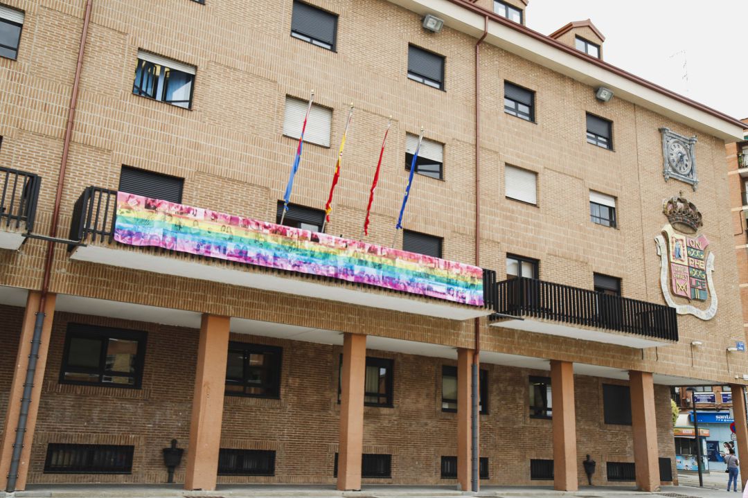 Facchada del Ayuntamiento de Móstoles Facchada del Ayuntamiento de Móstoles