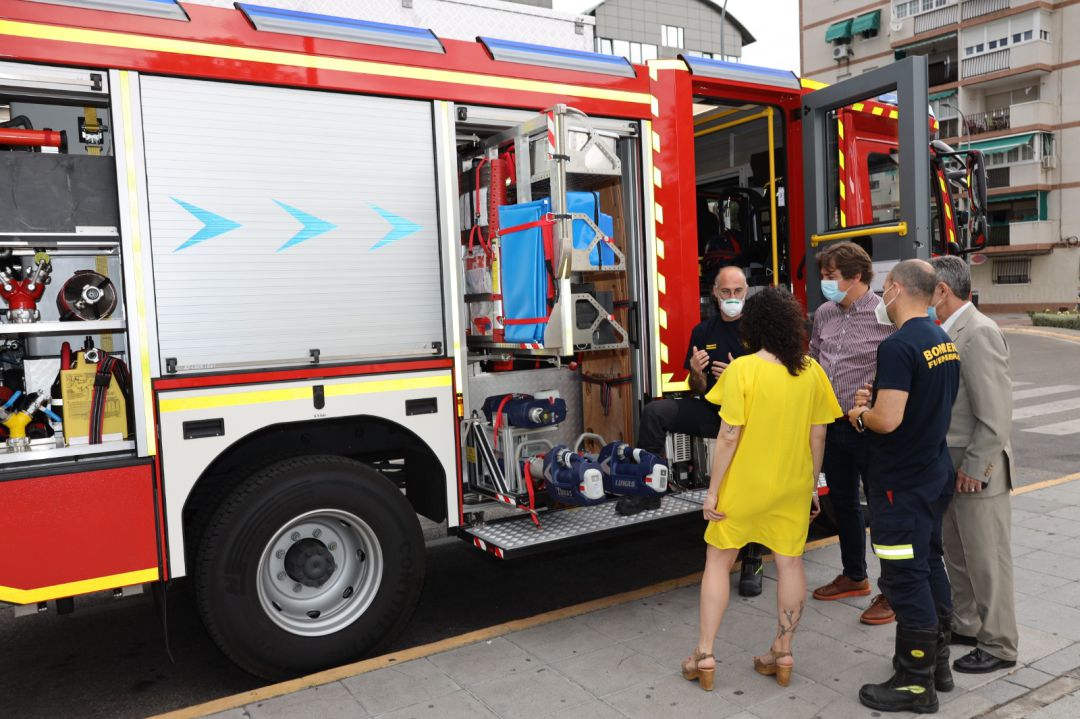 El Parque Municipal de Bomberos de Fuenlabrada realizó el pasado año 1.450 intervenciones. Cuenta con 66 efectivos y una flota integrada por catorce vehículos y un remolque, equipados con los últimos avances técnicos que permiten una mejor intervención en todo tipo de emergencias. El Parque Municipal de Bomberos de Fuenlabrada realizó el pasado año 1.450 intervenciones. Cuenta con 66 efectivos y una flota integrada por catorce vehículos y un remolque, equipados con los últimos avances técnicos que permiten una mejor intervención en todo tipo de emergencias.