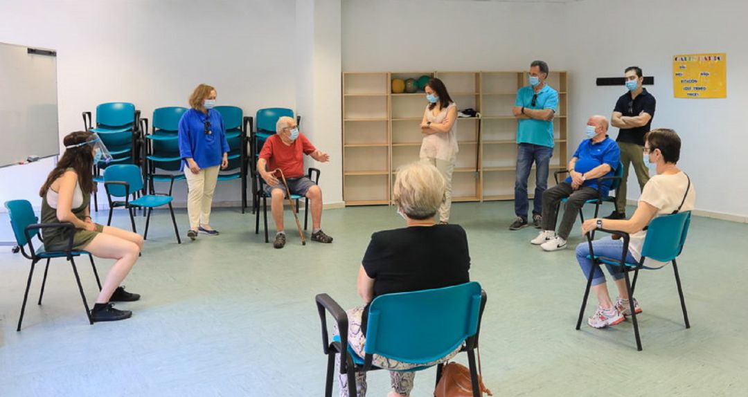 La alcaldesa, Sara Hernández, y el concejal de Personas Mayores, Herminio Vico, han visitado esta semana a las personas mayores en el Centro de Terapias de Mayores y en la Casa de las Personas Mayores. La alcaldesa, Sara Hernández, y el concejal de Personas Mayores, Herminio Vico, han visitado esta semana a las personas mayores en el Centro de Terapias de Mayores y en la Casa de las Personas Mayores.