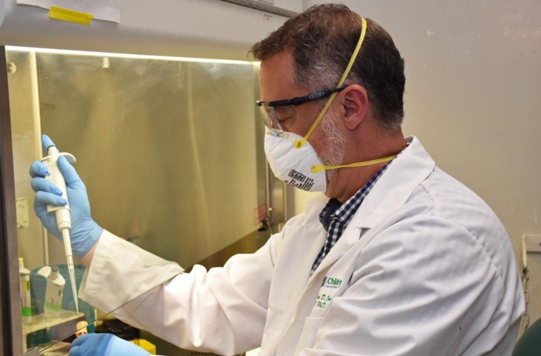 Investigador en un laboratorio Investigador en un laboratorio