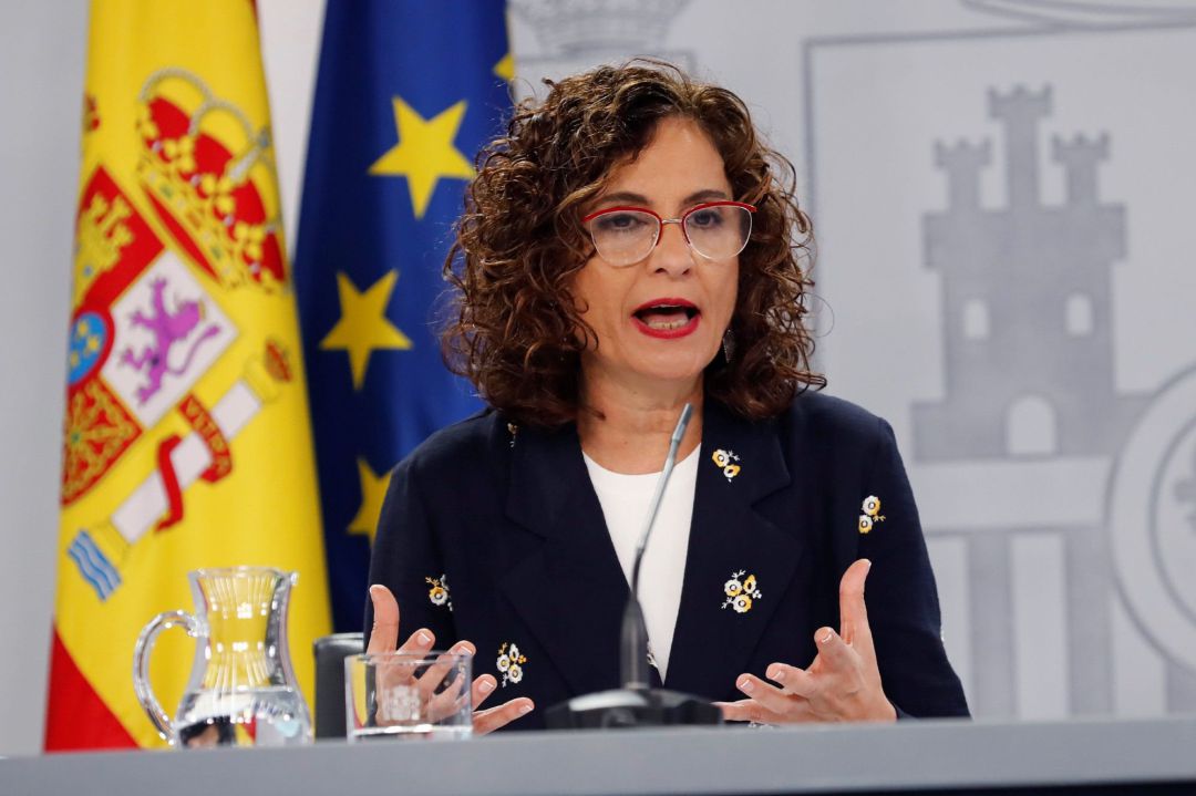 La ministra de Hacienda y portavoz del Gobierno, María Jesús Montero, durante la rueda de prensa tras el Consejo de Ministros extraordinario celebrado, este viernes, en el Palacio de la Moncloa en Madrid. La ministra de Hacienda y portavoz del Gobierno, María Jesús Montero, durante la rueda de prensa tras el Consejo de Ministros extraordinario celebrado, este viernes, en el Palacio de la Moncloa en Madrid.