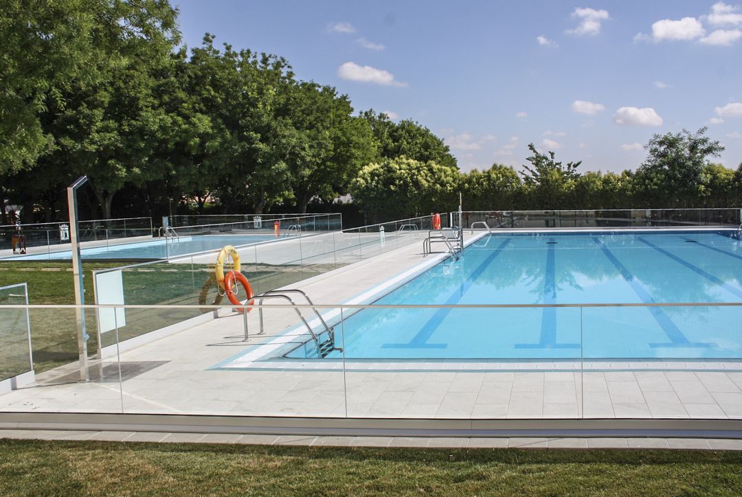 Piscina municipal de Miguel Esteban Piscina municipal de Miguel Esteban