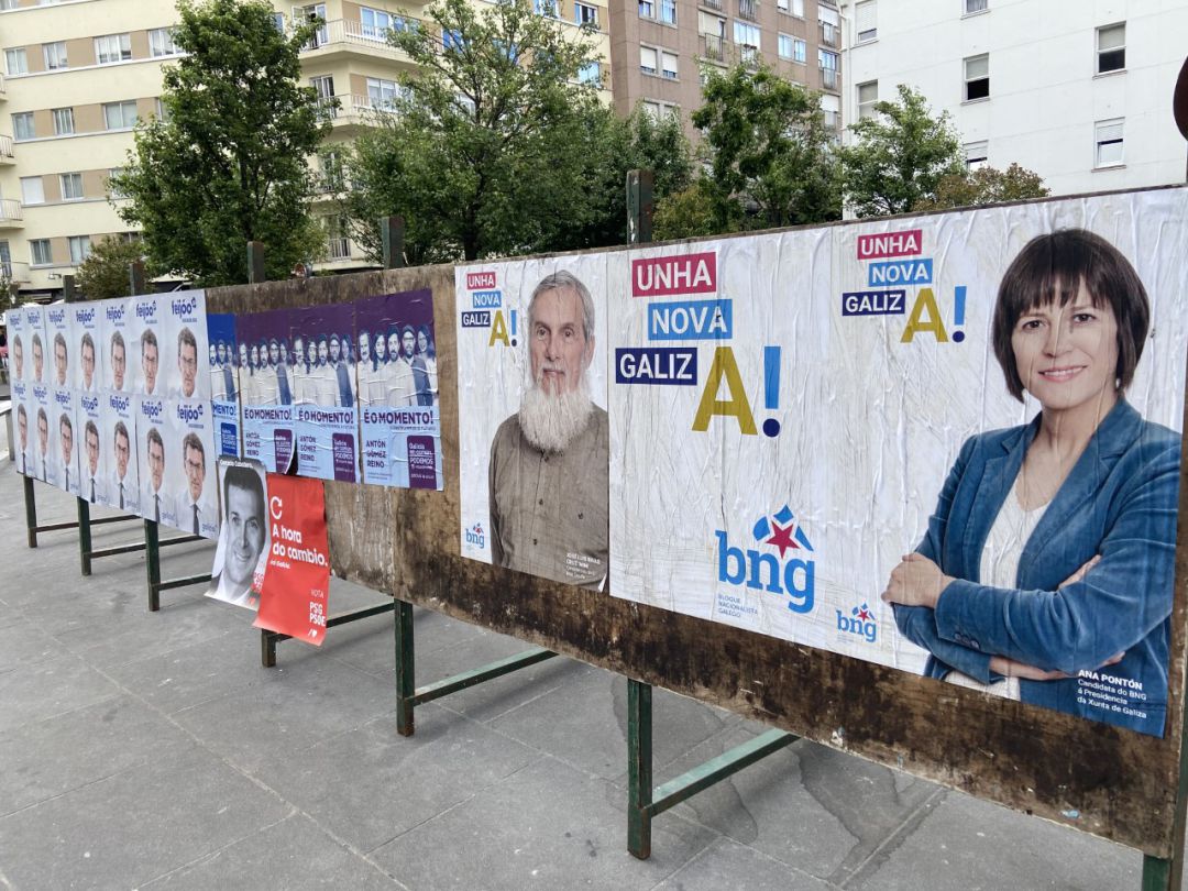 Carteles de los líderes de los principales partidos Carteles de los líderes de los principales partidos