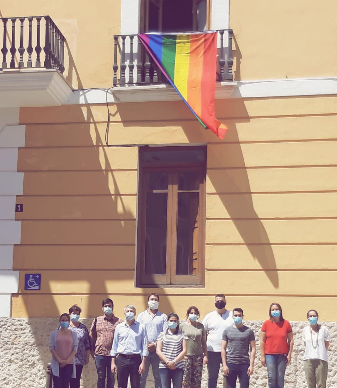 Bandera LGTBI en el Ayuntamiento de Oliva Bandera LGTBI en el Ayuntamiento de Oliva