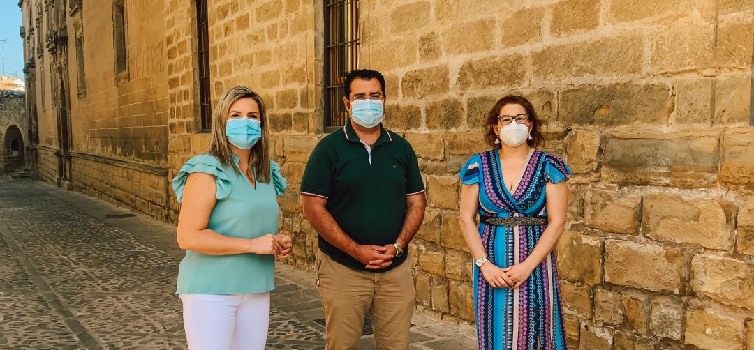 La alcaldesaa de Baeza, Lola Marín, visita el centro junto a los concejales La alcaldesaa de Baeza, Lola Marín, visita el centro junto a los concejales