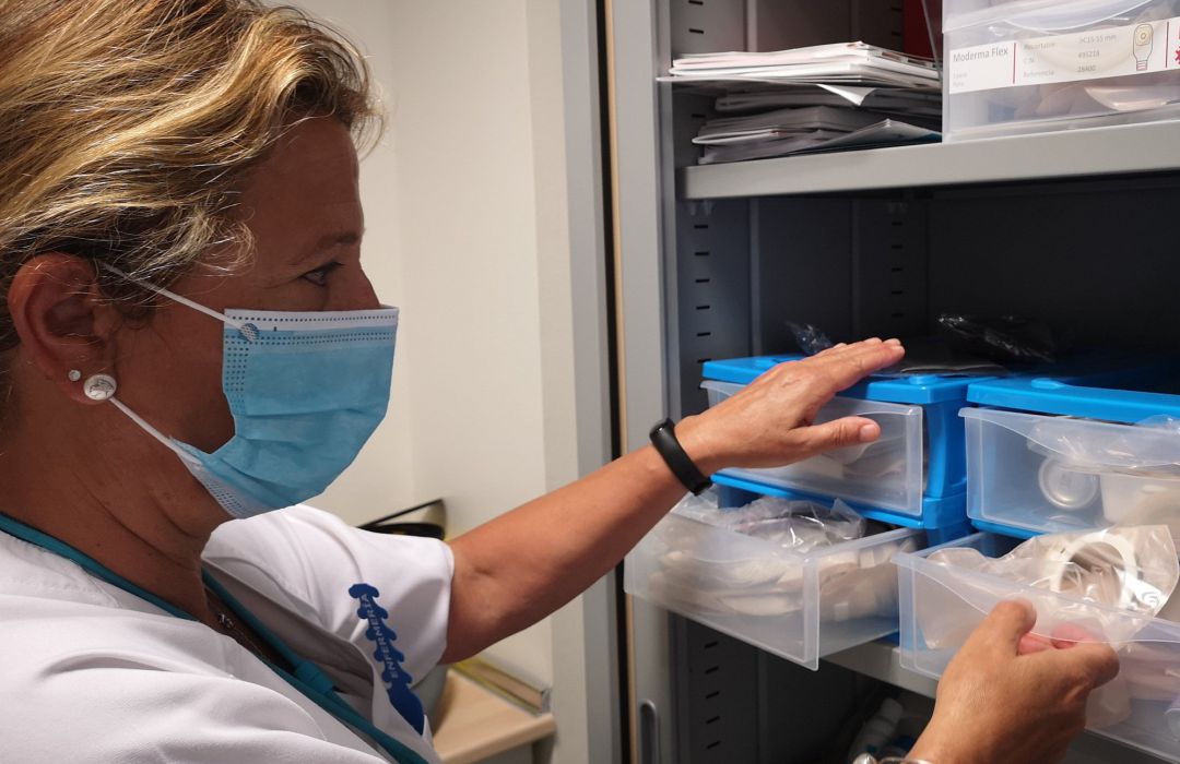 Una sanitaria durante una jornada de trabajo. Una sanitaria durante una jornada de trabajo.