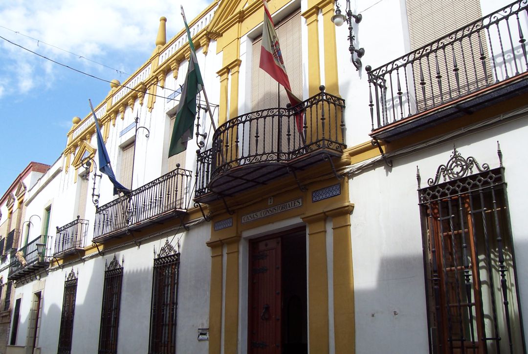 Fachada del Ayuntamiento de Arjonilla. Fachada del Ayuntamiento de Arjonilla.