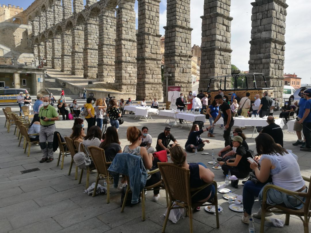 Los sanitarios participantes en Segovia Despega, disfrutan del almuerzo ofrecido por los hosteleros de la provincia Los sanitarios participantes en Segovia Despega, disfrutan del almuerzo ofrecido por los hosteleros de la provincia