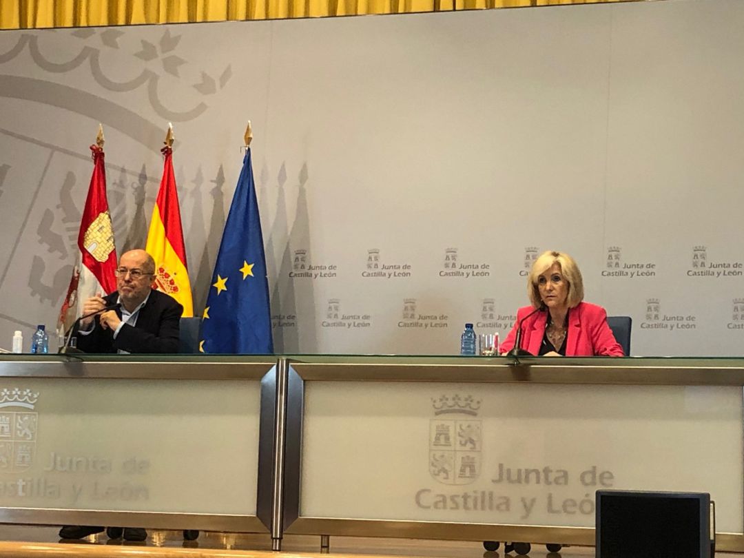 Francisco Igea informa de los acuerdos del Consejo acompañado de la consejera de Sanidad, Verónica Casado.
Francisco Igea informa de los acuerdos del Consejo acompañado de la consejera de Sanidad, Verónica Casado.