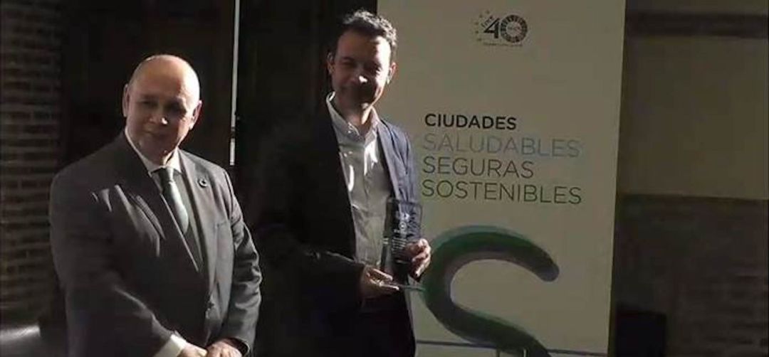 El concejal de Innovación, Roberto Fraile, recoge el galardón El concejal de Innovación, Roberto Fraile, recoge el galardón
