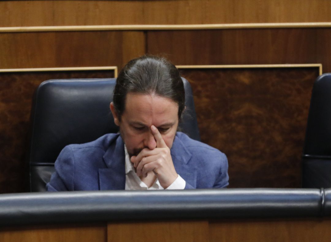 El vicepresidente segundo del Gobierno, Pablo Iglesias, durante la primera sesión de control al Gobierno en el Congreso de los Diputados tras el estado de alarma, en Madrid (España), a 24 de junio de 2020. El Congreso da esta semana un paso más hacia la vuelta a la normalidad y permite que algo más de la mitad de los diputados pueda ocupar sus escaños en el Salón de Plenos, manteniendo, eso sí, la distancia de seguridad entre personas y portando mascarillas para evitar contagios.
El vicepresidente segundo del Gobierno, Pablo Iglesias, durante la primera sesión de control al Gobierno en el Congreso de los Diputados tras el estado de alarma, en Madrid (España), a 24 de junio de 2020. El Congreso da esta semana un paso más hacia la vuelta a la normalidad y permite que algo más de la mitad de los diputados pueda ocupar sus escaños en el Salón de Plenos, manteniendo, eso sí, la distancia de seguridad entre personas y portando mascarillas para evitar contagios.