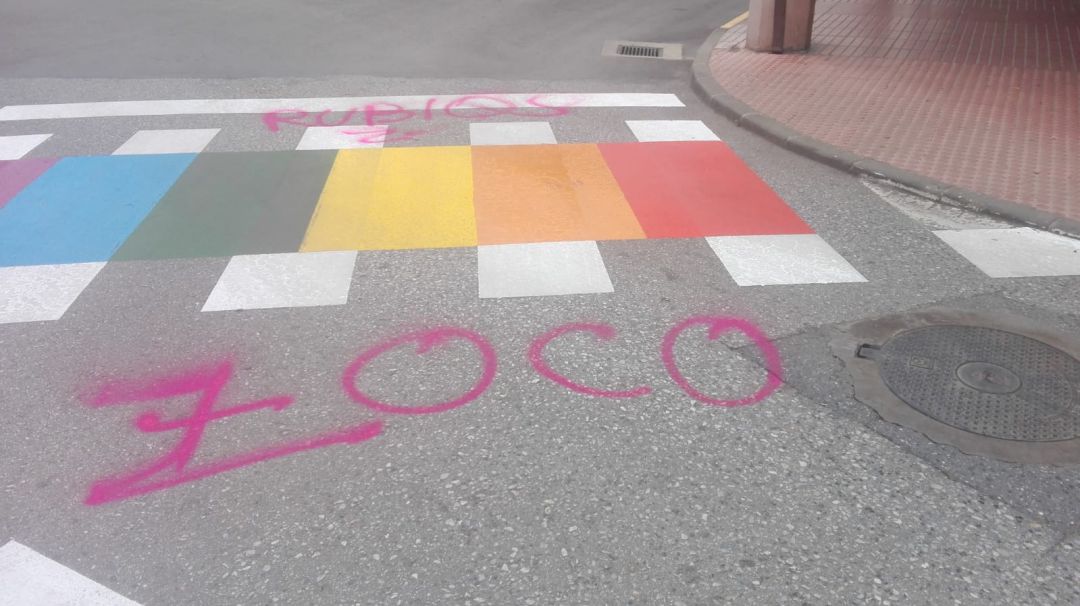 Pintadas aparecidas en los pasos de cebra Pintadas aparecidas en los pasos de cebra