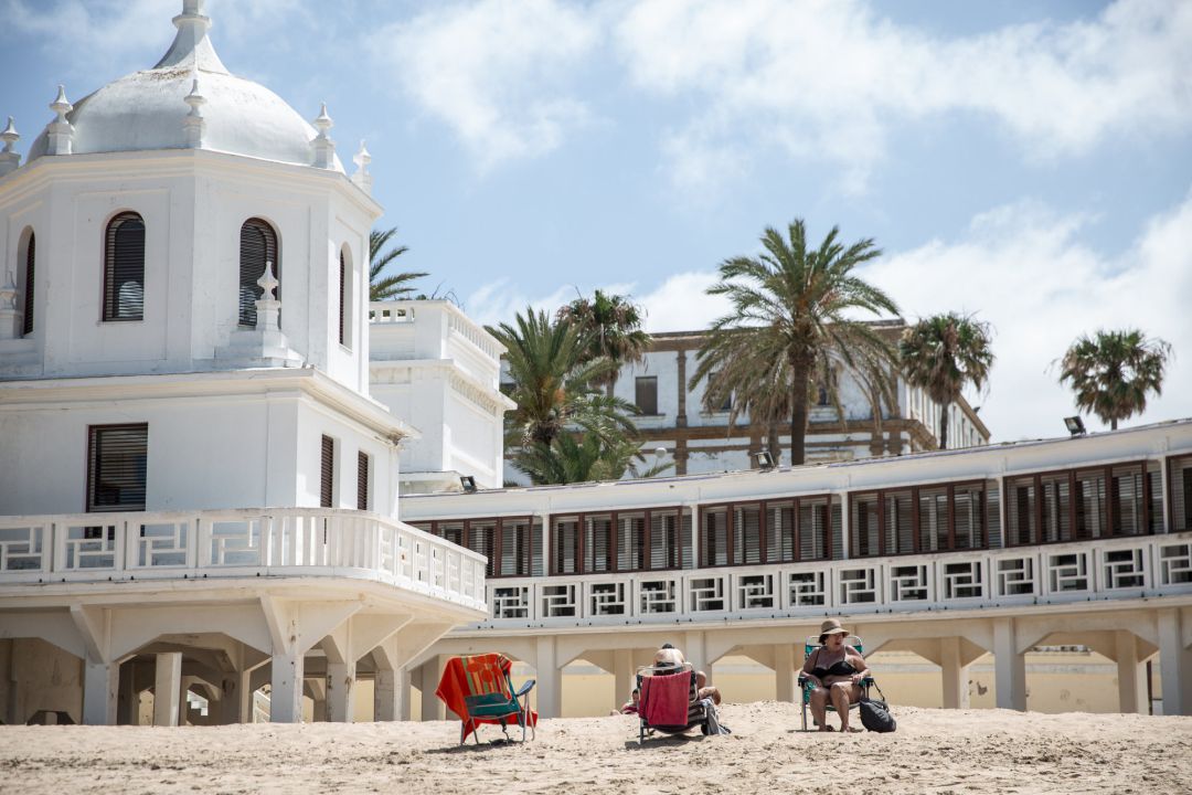 Playa de La Caleta, que ha recibido la Bandera Azul, distintivo de que otorga la Fundación Europea de Educación Ambiental (FEE) a playas y puertos. En Cádiz (Andalucía, España), a 09 de junio de 2020. Playa de La Caleta, que ha recibido la Bandera Azul, distintivo de que otorga la Fundación Europea de Educación Ambiental (FEE) a playas y puertos. En Cádiz (Andalucía, España), a 09 de junio de 2020.