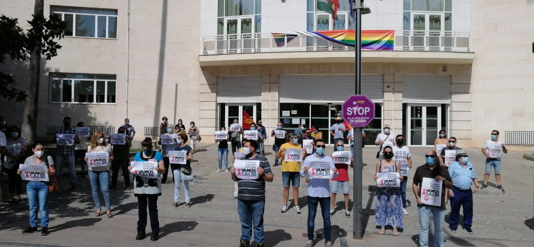 Concentración que han llevado a cabo los sindicatos frente a las puertas de la Subedelgación del Gobierno. Concentración que han llevado a cabo los sindicatos frente a las puertas de la Subedelgación del Gobierno.
