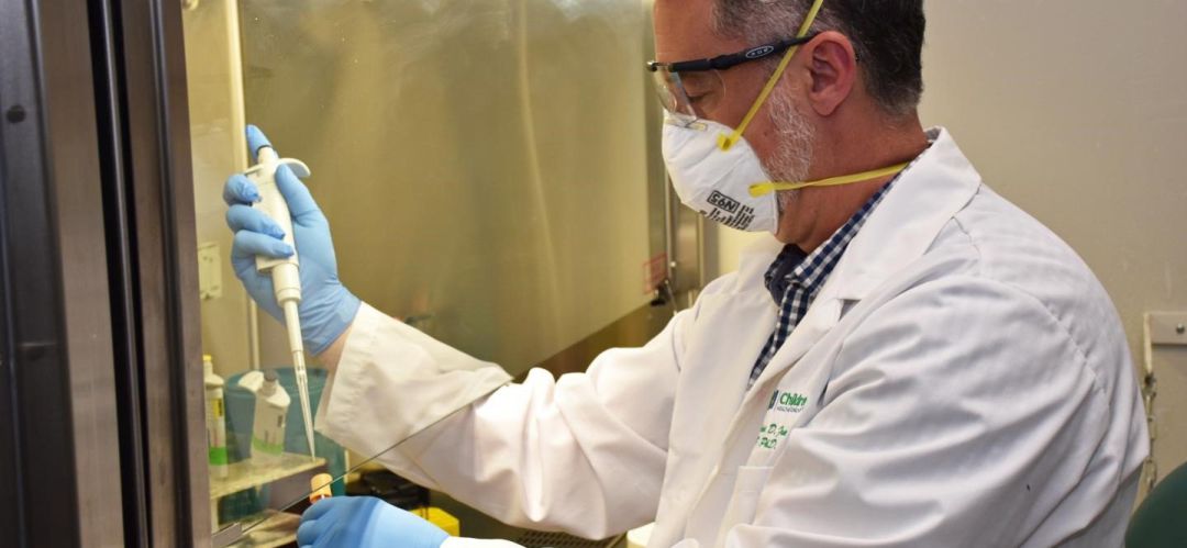 Investigador en un laboratorio
Investigador en un laboratorio