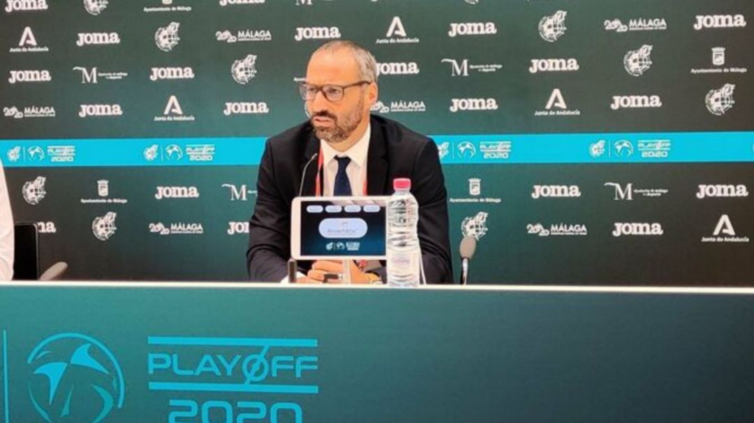 Antonio Vadillo durante la rueda de prensa tras el partido Antonio Vadillo durante la rueda de prensa tras el partido