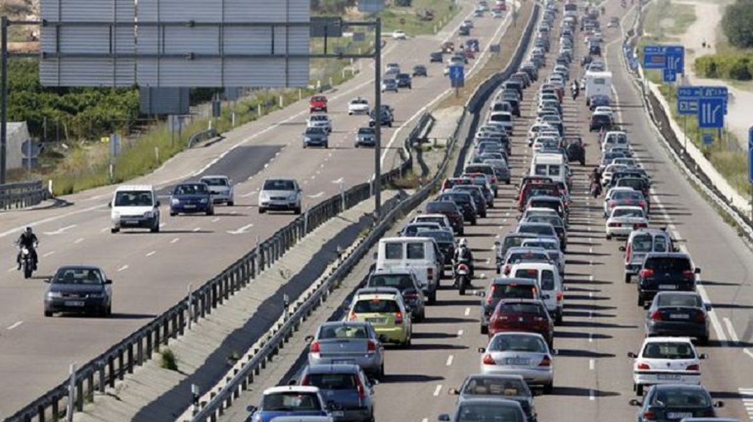 La DGT prevé un incremento de los desplazamientos de fin de semana durante este verano en Andalucía. La DGT prevé un incremento de los desplazamientos de fin de semana durante este verano en Andalucía.