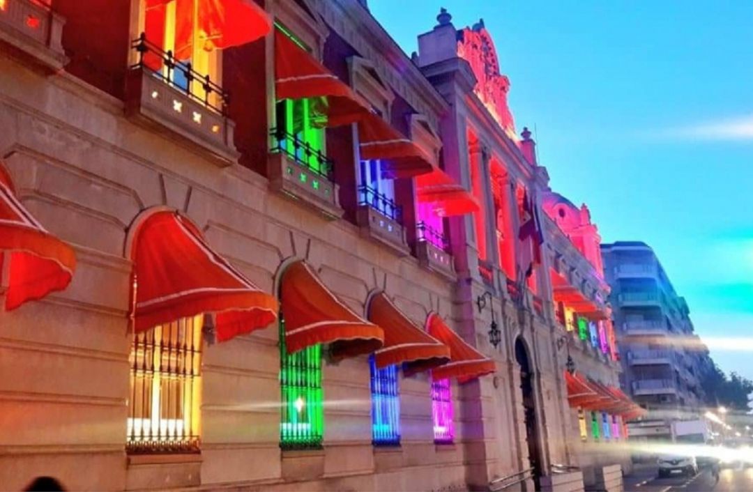 Fachada de la Diputación de Ciudad Real iluminada con los colores del arco iris en el Día del Orgullo LBTBI+ Fachada de la Diputación de Ciudad Real iluminada con los colores del arco iris en el Día del Orgullo LBTBI+