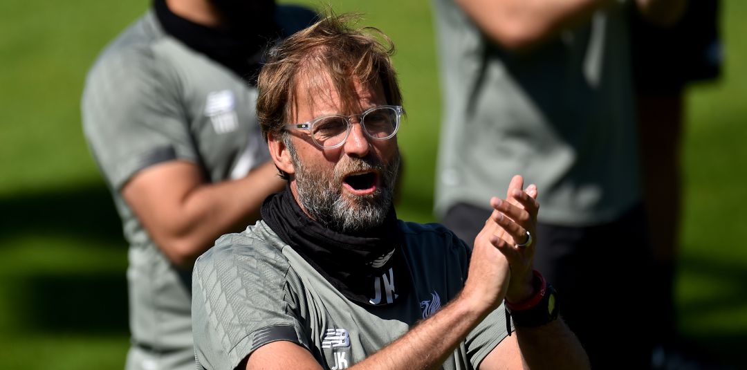 Klopp aplaude durante un entrenamiento Klopp aplaude durante un entrenamiento