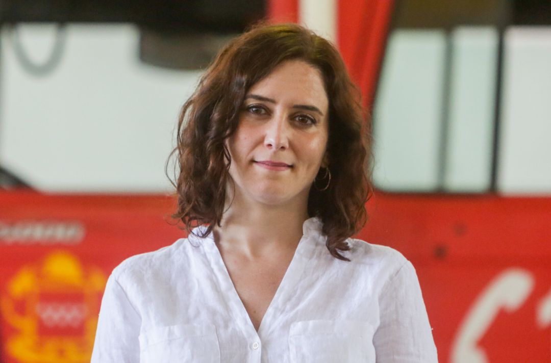 La presidenta de la Comunidad, Isabel Díaz Ayuso, durante el acto de la firma de un convenio de colaboración para reforzar la cooperación entre las tres administraciones en la extinción de incendios en el Parque de Bomberos de San Martín de Valdeiglesias, Madrid (España), a 26 de junio de 2020. La presidenta de la Comunidad, Isabel Díaz Ayuso, durante el acto de la firma de un convenio de colaboración para reforzar la cooperación entre las tres administraciones en la extinción de incendios en el Parque de Bomberos de San Martín de Valdeiglesias, Madrid (España), a 26 de junio de 2020.