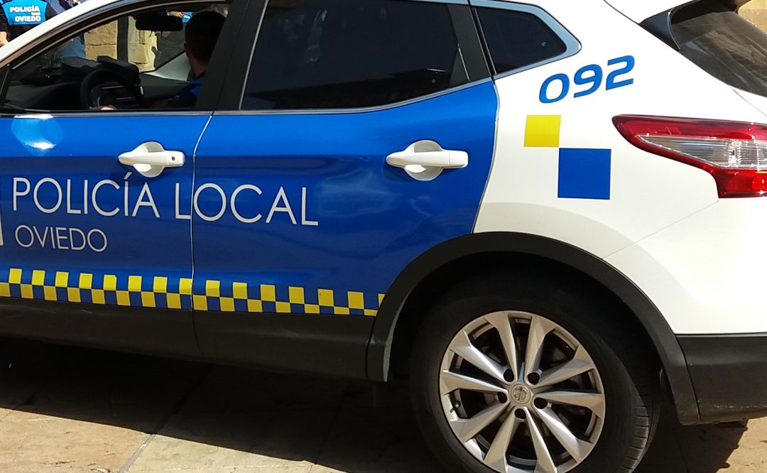 Coche de la policía local de Oviedo Coche de la policía local de Oviedo