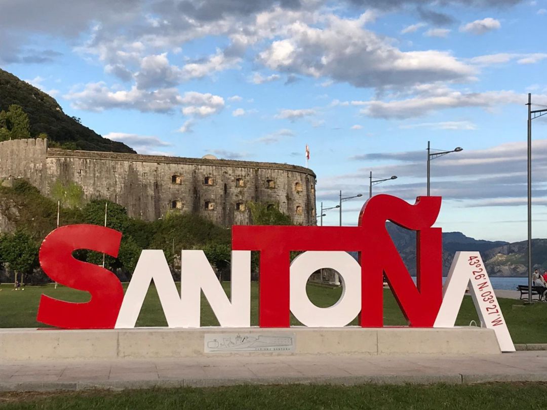 Se encontraba con problemas en el agua, tres personas le sacaron hasta la orilla y falleció en el centro de salud Se encontraba con problemas en el agua, tres personas le sacaron hasta la orilla y falleció en el centro de salud