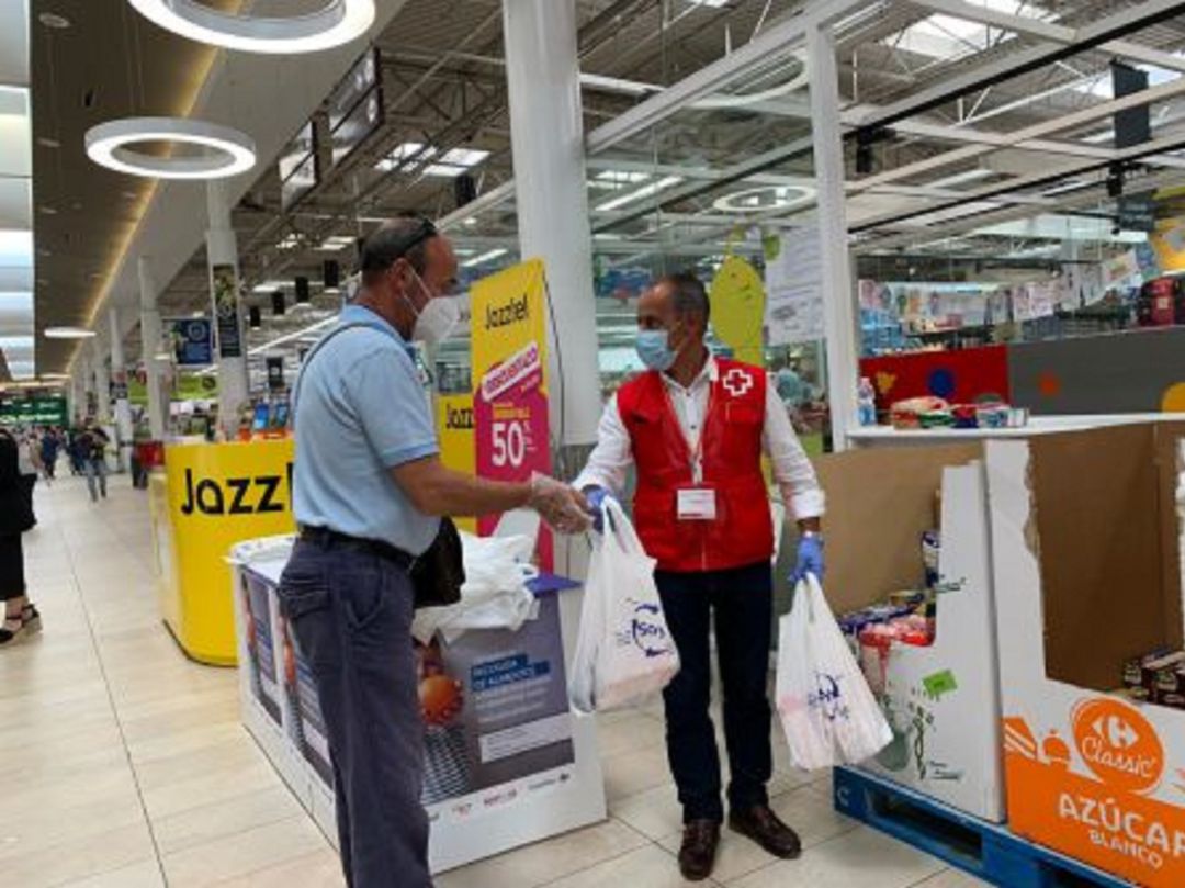 La campaña Kilos de solidaridad de la cadena ser junto a Cruz Roja y Carrefour recoge 150 toneladas de alimentos. La campaña Kilos de solidaridad de la cadena ser junto a Cruz Roja y Carrefour recoge 150 toneladas de alimentos.