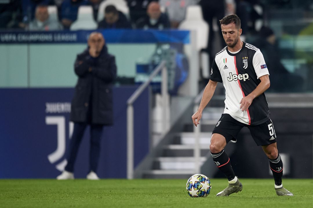 Sarri y Pjanic, en un partido de la Champions entre la Juve y el Atlético. Sarri y Pjanic, en un partido de la Champions entre la Juve y el Atlético.