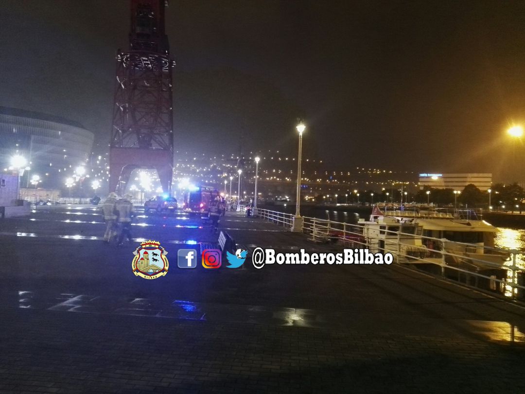 El rescate de la ría tuvo lugar hacia las dos de la madrugada en la zona del puente Euskalduna El rescate de la ría tuvo lugar hacia las dos de la madrugada en la zona del puente Euskalduna