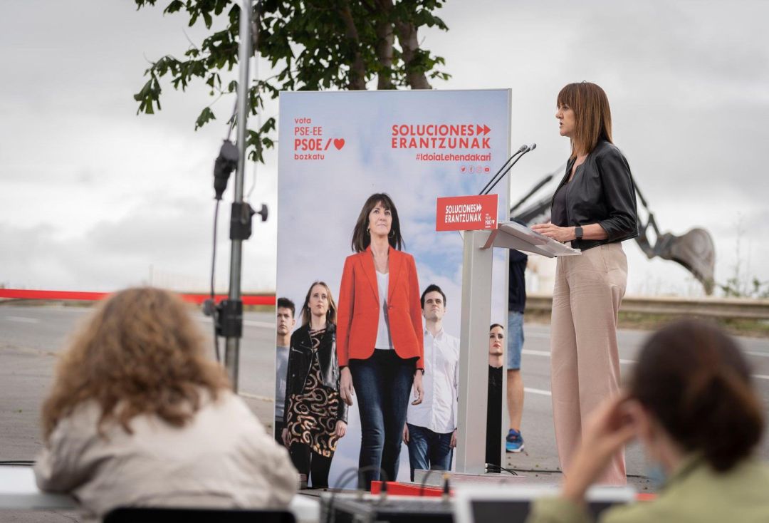 Mendia (PSE-EE) propone aprovechar la crisis para transformar la economía vasca y crear empleos con derechos. Mendia (PSE-EE) propone aprovechar la crisis para transformar la economía vasca y crear empleos con derechos.