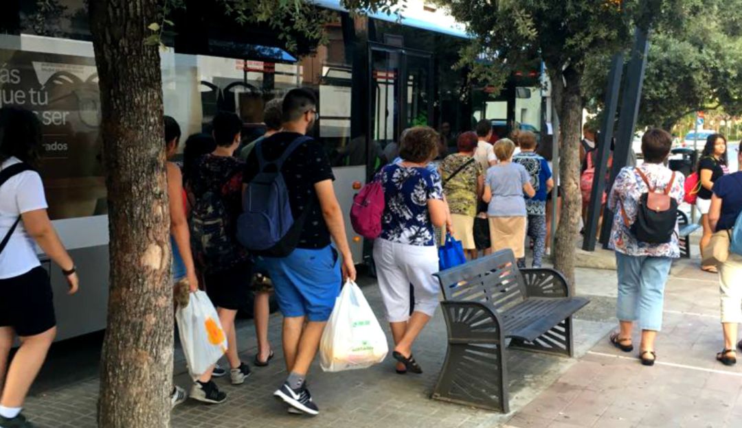 Imagen de los usuarios del autobús de Almassora Imagen de los usuarios del autobús de Almassora
