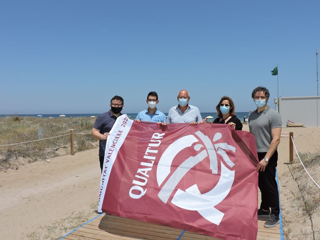 Entrega de banderas Qualitur para las playas de Dénia. Entrega de banderas Qualitur para las playas de Dénia.