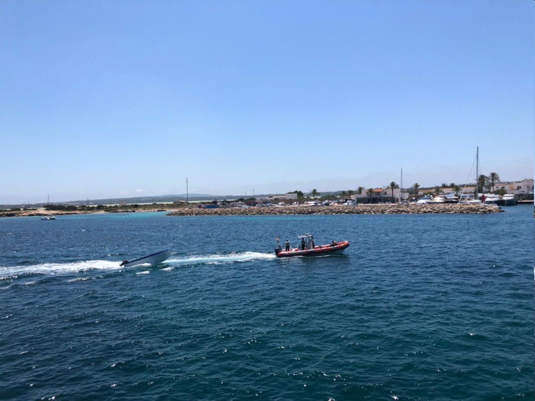 Una de las embarcaciones localizada este lunes en Formentera Una de las embarcaciones localizada este lunes en Formentera
