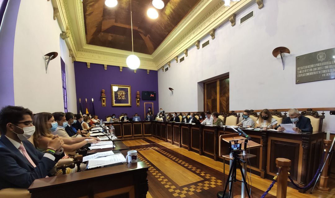 El Ayuntamiento de Jaén ha vivido, este lunes, un nuevo pleno presencial con las medidas sanitarias requeridas para este tipo de celebraciones El Ayuntamiento de Jaén ha vivido, este lunes, un nuevo pleno presencial con las medidas sanitarias requeridas para este tipo de celebraciones