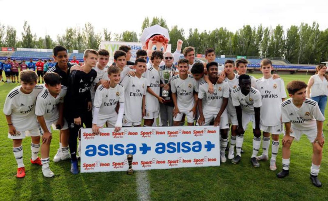 El Real Madrid celebró uno de los últimos triunfos en el torneo El Real Madrid celebró uno de los últimos triunfos en el torneo