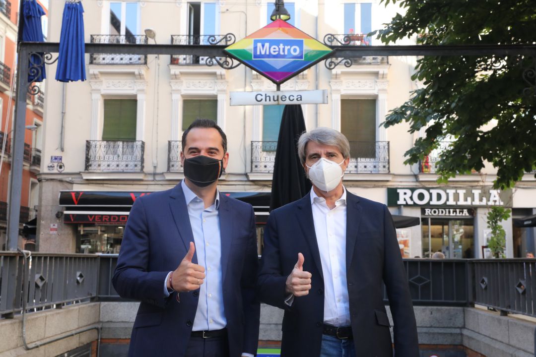 El vicepresidente y portavoz del Gobierno de la Comunidad de Madrid, Ignacio Aguado (i), junto al consejero de Transportes, Ángel Garrido. El vicepresidente y portavoz del Gobierno de la Comunidad de Madrid, Ignacio Aguado (i), junto al consejero de Transportes, Ángel Garrido.