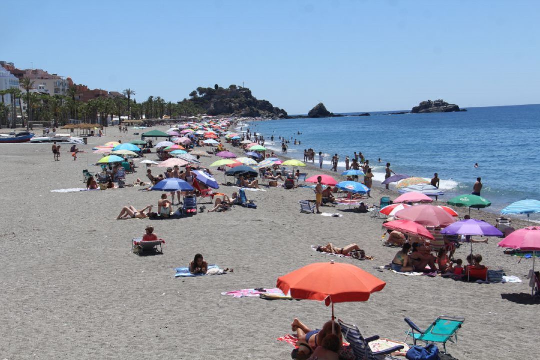Ambiente en las playas de Almuñécar Ambiente en las playas de Almuñécar