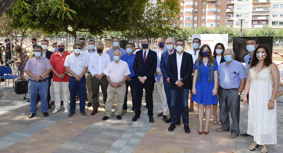El alcalde de Murcia, José Ballesta, junto a varios concejales, durante la presentación del proyecto medioambiental de transformación 'Murcia Río II' El alcalde de Murcia, José Ballesta, junto a varios concejales, durante la presentación del proyecto medioambiental de transformación 'Murcia Río II'