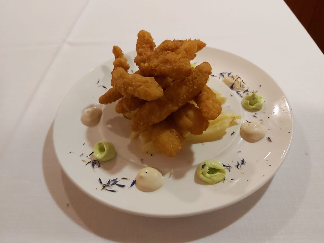 Fingers de solomillo de pollo con mayonesa de wasabi y salsa thai Fingers de solomillo de pollo con mayonesa de wasabi y salsa thai